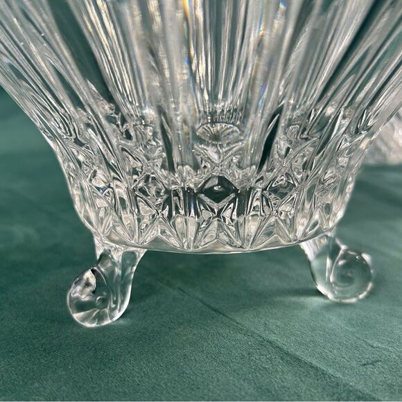 Vintage 3 Footed Round Crystal Glass Candy Dish Jar with Lid - Picture 7 of 7